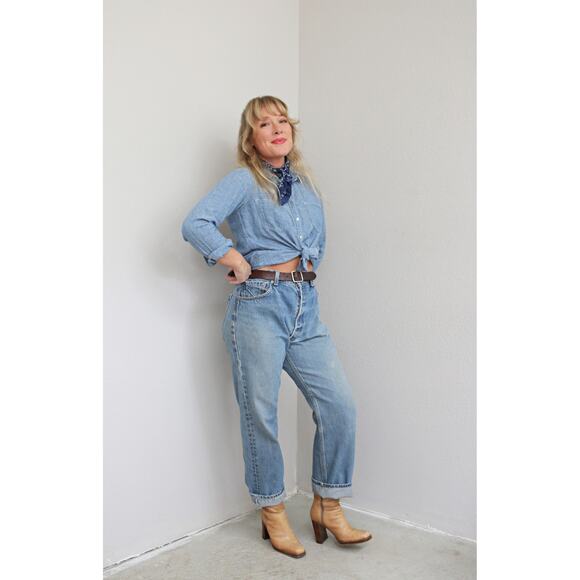 2000's Vintage Levi's 501 Light Wash Button Fly Jeans ~ Women's LG XL 35" to 36" - Picture 9 of 10